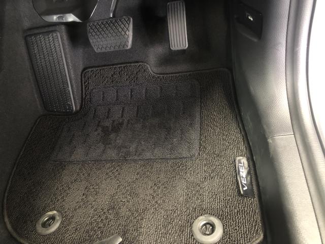 ヴェゼル ｅ：ＨＥＶＺ　試乗車アップ　純正ナビ　ＥＴＣ　ドラレコ　ＬＥＤ　シートヒーター　地上デジタル　ＵＳＢ入力　ハンズフリーテールゲート　シートＨ　サイドエアＢ　禁煙車両　ダブルエアコン　パークセンサー　リヤカメラ（70枚目）