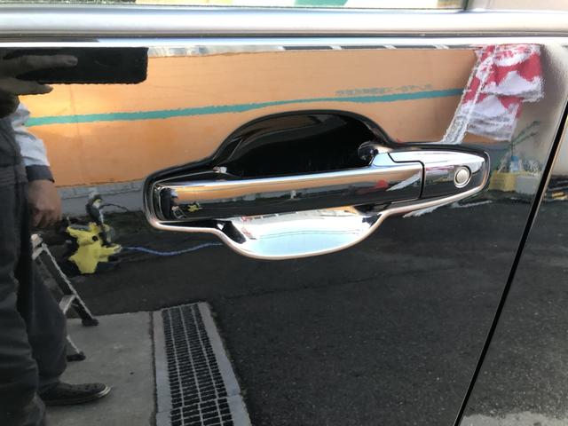 �y�h�A�n���h���z�g���������X�}�[�g�L�[���g�т��A���b�N�{�^���A�h�A�n���h���𑀍삷�邱�ƂŎ{����������ł��܂��B