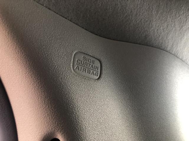 �y�T�C�h�J�[�e���G�A�o�b�N�z�����̓V�䕔�ɂ���G�A�o�b�O�ł��B���ʂ���̏Փ˂ɂ��A�G�A�o�b�O���c��݁A����̓����ւ̏Ռ����ɘa���܂��B