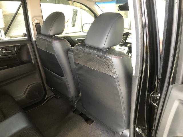 �y���ȃV�[�g�z�V�[�g�㑤�ɕ֗��Ȏ��[�|�P�b�g������܂��B