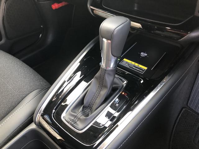 ヴェゼル ｅ：ＨＥＶＺ　純正ナビ　ＥＴＣ　前後ドラレコ　ＬＥＤ　アルミホイール　ブラインドスポットインフォメーション　地上デジタル　ＵＳＢ入力　ハンズフリーテールゲート　ワンオーナ－　シートＨ　サイドエアＢ　禁煙車両　ＥＳＣ（12枚目）