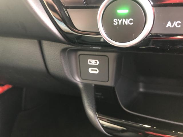 ヴェゼル ｅ：ＨＥＶＺ　純正ナビ　ＥＴＣ　前後ドラレコ　ＬＥＤ　アルミホイール　ブラインドスポットインフォメーション　地上デジタル　ＵＳＢ入力　ハンズフリーテールゲート　ワンオーナ－　シートＨ　サイドエアＢ　禁煙車両　ＥＳＣ（18枚目）