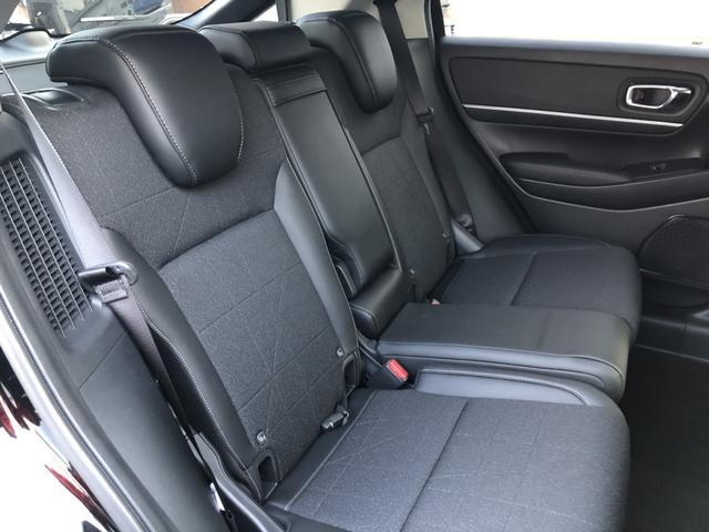 ヴェゼル ｅ：ＨＥＶＺ　純正ナビ　ＥＴＣ　前後ドラレコ　ＬＥＤ　アルミホイール　ブラインドスポットインフォメーション　地上デジタル　ＵＳＢ入力　ハンズフリーテールゲート　ワンオーナ－　シートＨ　サイドエアＢ　禁煙車両　ＥＳＣ（26枚目）