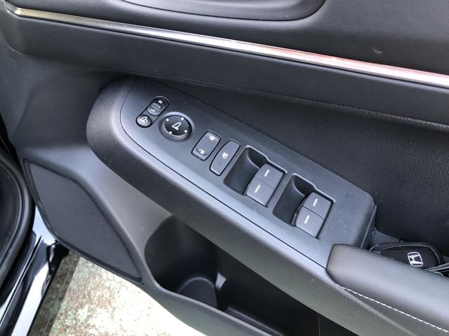 ヴェゼル ｅ：ＨＥＶＺ　純正ナビ　ＥＴＣ　前後ドラレコ　ＬＥＤ　アルミホイール　ブラインドスポットインフォメーション　地上デジタル　ＵＳＢ入力　ハンズフリーテールゲート　ワンオーナ－　シートＨ　サイドエアＢ　禁煙車両　ＥＳＣ（63枚目）