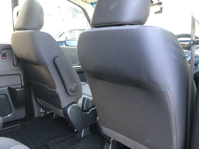 �y���ȃV�[�g�z�V�[�g�㑤�ɕ֗��Ȏ��[�|�P�b�g������܂��B