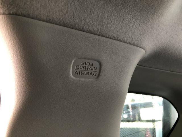 �y�T�C�h�J�[�e���G�A�o�b�N�z�����̓V�䕔�ɂ���G�A�o�b�O�ł��B���ʂ���̏Փ˂ɂ��A�G�A�o�b�O���c��݁A����̓����ւ̏Ռ����ɘa���܂��B