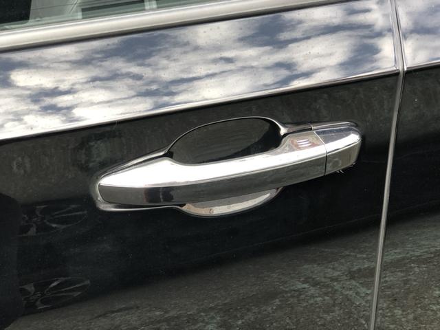 �y�h�A�n���h���z�g���������X�}�[�g�L�[���g�т��A���b�N�{�^���A�h�A�n���h���𑀍삷�邱�ƂŎ{����������ł��܂��B