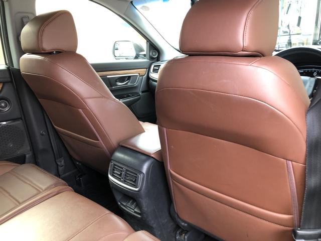 �y���ȃV�[�g�z�V�[�g�㑤�ɕ֗��Ȏ��[�|�P�b�g������܂��B