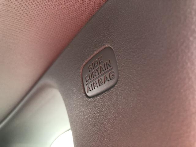 �y�T�C�h�J�[�e���G�A�o�b�N�z�����̓V�䕔�ɂ���G�A�o�b�O�ł��B���ʂ���̏Փ˂ɂ��A�G�A�o�b�O���c��݁A����̓����ւ̏Ռ����ɘa���܂��B