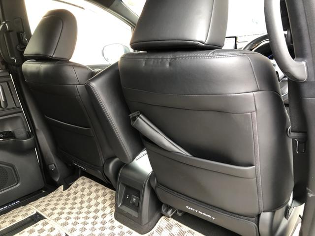 �y���ȃV�[�g�z�V�[�g�㑤�ɕ֗��Ȏ��[�|�P�b�g������܂��B