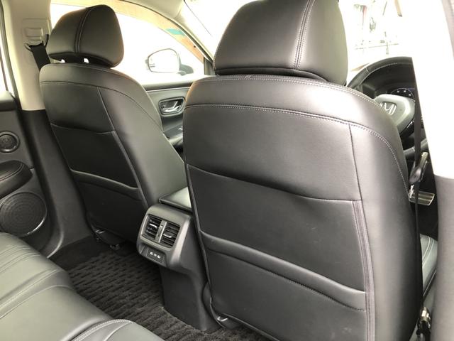 �y���ȃV�[�g�z�V�[�g�㑤�ɕ֗��Ȏ��[�|�P�b�g������܂��B