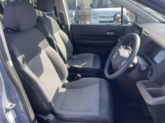 フリード ｅ：ＨＥＶエアーＥＸ　ワンオーナー　禁煙車　純正ナビ　ＥＴＣ　ブラインドスポットインフォメーション　両側電動ドア　ＥＳＣ　ＤＶＤ　サイドエアバッグ　フルオートエアコン　全周囲カメラ　前後誤発進抑制　両側ＰＳＤ　フルセグ（3枚目）