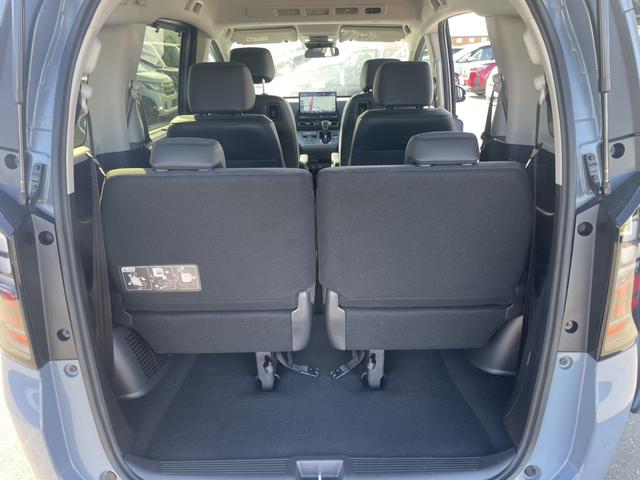 フリード ｅ：ＨＥＶエアーＥＸ　ワンオーナー　禁煙車　純正ナビ　ＥＴＣ　ブラインドスポットインフォメーション　両側電動ドア　ＥＳＣ　ＤＶＤ　サイドエアバッグ　フルオートエアコン　全周囲カメラ　前後誤発進抑制　両側ＰＳＤ　フルセグ（22枚目）