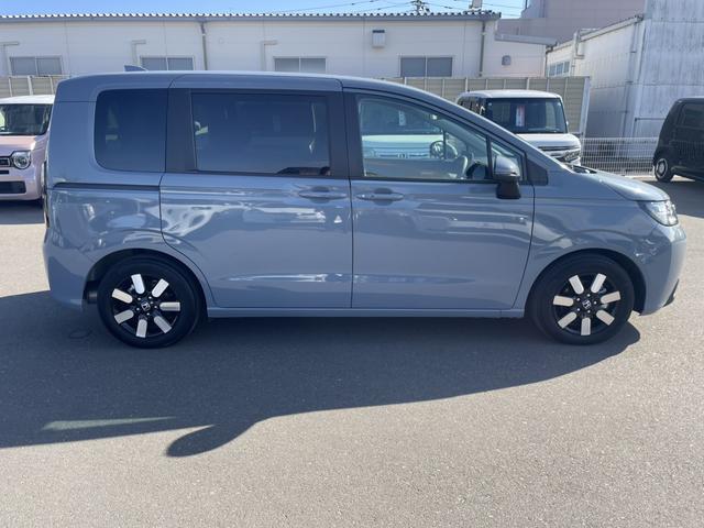 フリード ｅ：ＨＥＶエアーＥＸ　ワンオーナー　禁煙車　純正ナビ　ＥＴＣ　ブラインドスポットインフォメーション　両側電動ドア　ＥＳＣ　ＤＶＤ　サイドエアバッグ　フルオートエアコン　全周囲カメラ　前後誤発進抑制　両側ＰＳＤ　フルセグ（29枚目）