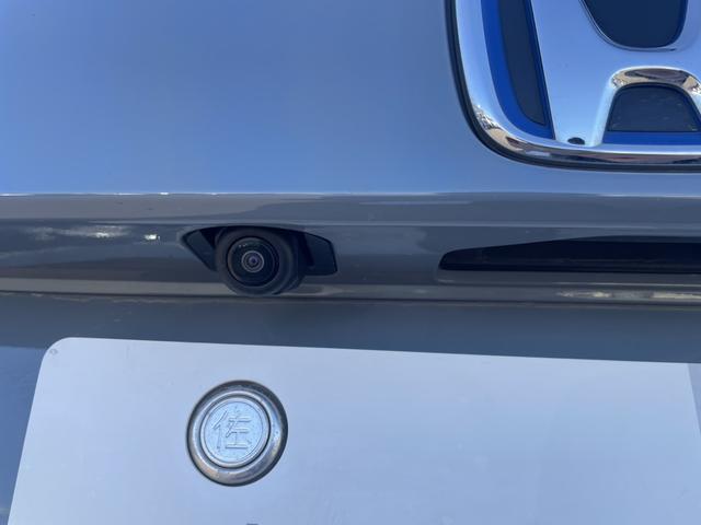 フリード ｅ：ＨＥＶエアーＥＸ　ワンオーナー　禁煙車　純正ナビ　ＥＴＣ　ブラインドスポットインフォメーション　両側電動ドア　ＥＳＣ　ＤＶＤ　サイドエアバッグ　フルオートエアコン　全周囲カメラ　前後誤発進抑制　両側ＰＳＤ　フルセグ（37枚目）