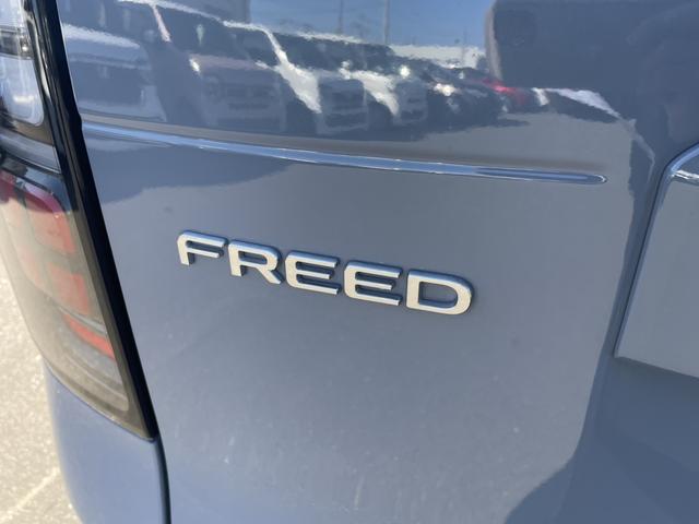 フリード ｅ：ＨＥＶエアーＥＸ　ワンオーナー　禁煙車　純正ナビ　ＥＴＣ　ブラインドスポットインフォメーション　両側電動ドア　ＥＳＣ　ＤＶＤ　サイドエアバッグ　フルオートエアコン　全周囲カメラ　前後誤発進抑制　両側ＰＳＤ　フルセグ（39枚目）