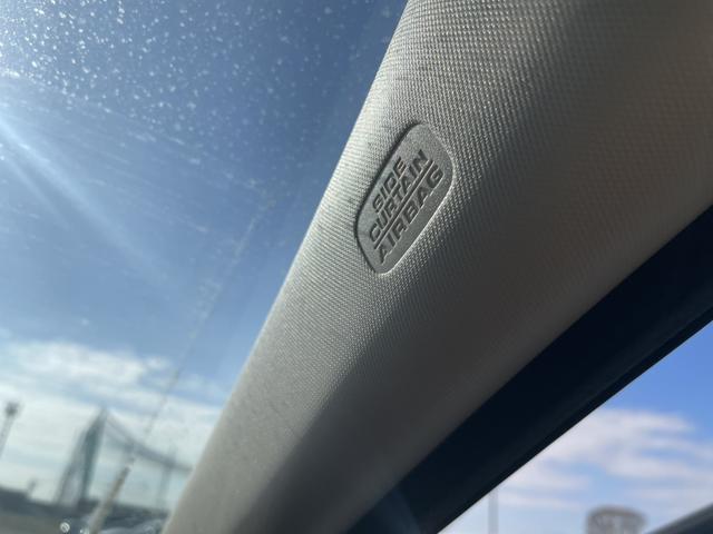 フリード ｅ：ＨＥＶエアーＥＸ　ワンオーナー　禁煙車　純正ナビ　ＥＴＣ　ブラインドスポットインフォメーション　両側電動ドア　ＥＳＣ　ＤＶＤ　サイドエアバッグ　フルオートエアコン　全周囲カメラ　前後誤発進抑制　両側ＰＳＤ　フルセグ（42枚目）