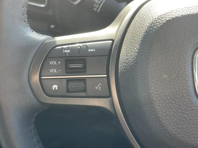 フリード ｅ：ＨＥＶエアーＥＸ　ワンオーナー　禁煙車　純正ナビ　ＥＴＣ　ブラインドスポットインフォメーション　両側電動ドア　ＥＳＣ　ＤＶＤ　サイドエアバッグ　フルオートエアコン　全周囲カメラ　前後誤発進抑制　両側ＰＳＤ　フルセグ（44枚目）