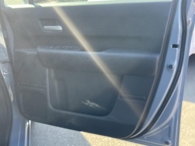 フリード ｅ：ＨＥＶエアーＥＸ　ワンオーナー　禁煙車　純正ナビ　ＥＴＣ　ブラインドスポットインフォメーション　両側電動ドア　ＥＳＣ　ＤＶＤ　サイドエアバッグ　フルオートエアコン　全周囲カメラ　前後誤発進抑制　両側ＰＳＤ　フルセグ（49枚目）