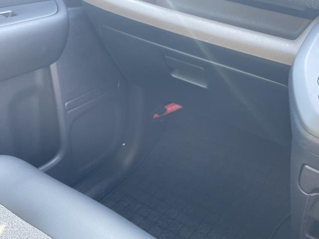 フリード ｅ：ＨＥＶエアーＥＸ　ワンオーナー　禁煙車　純正ナビ　ＥＴＣ　ブラインドスポットインフォメーション　両側電動ドア　ＥＳＣ　ＤＶＤ　サイドエアバッグ　フルオートエアコン　全周囲カメラ　前後誤発進抑制　両側ＰＳＤ　フルセグ（54枚目）