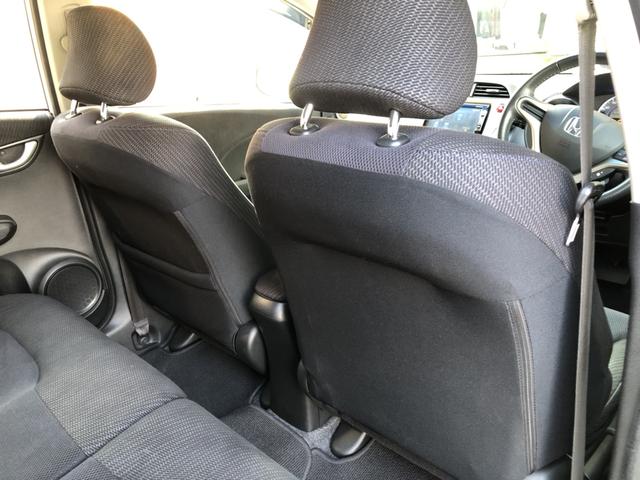 �y���ȃV�[�g�z�V�[�g�㑤�ɕ֗��Ȏ��[�|�P�b�g������܂��B