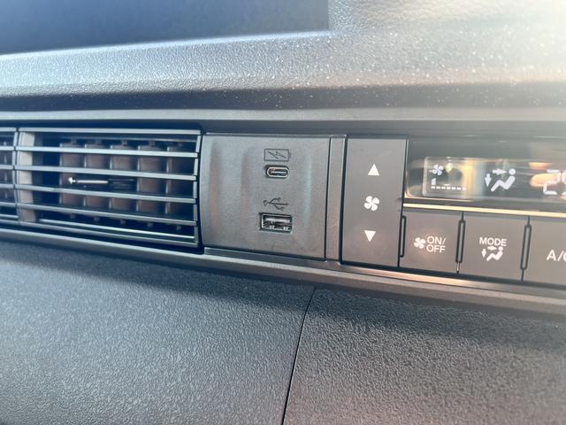 N-BOXカスタム ベースグレード 試乗車アップ 純正ナビ ETC 片側電動ドア LED アルミホイール ベンチシ-ト アクティブクルーズ 禁煙 フルセグ対応 前席シートヒーター 1オーナー USB 運転席エアバッグ Bモニター ESC(14枚目)