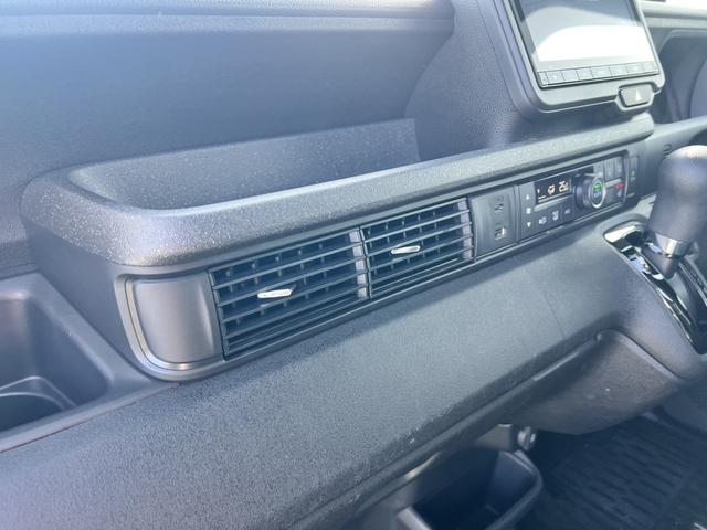 N-BOXカスタム ベースグレード 試乗車アップ 純正ナビ ETC 片側電動ドア LED アルミホイール ベンチシ-ト アクティブクルーズ 禁煙 フルセグ対応 前席シートヒーター 1オーナー USB 運転席エアバッグ Bモニター ESC(16枚目)