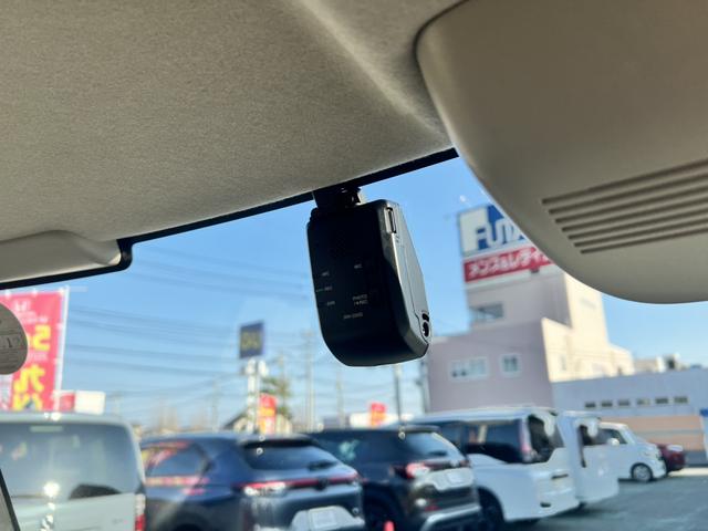 Ｎ－ＢＯＸ ファッションスタイル　レンタカーアップ　純正ナビ　ＥＴＣ　ドラレコ　両側電動ドア　ＬＥＤ　シートヒーター　ワンオーナー車　ＵＳＢ接続　禁煙車　フルオートエアコン　Ｂカメラ　カーテンエアバック　キーフリー　整備記録簿　ＡＢＳ（8枚目）