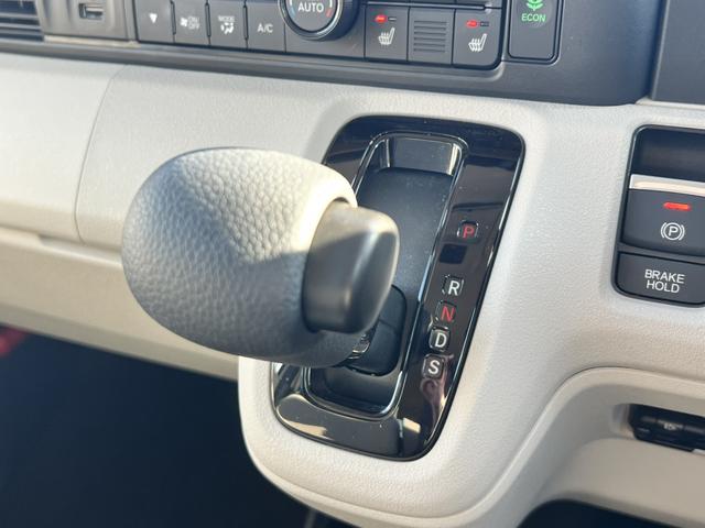 Ｎ－ＢＯＸ ファッションスタイル　レンタカーアップ　純正ナビ　ＥＴＣ　ドラレコ　両側電動ドア　ＬＥＤ　シートヒーター　ワンオーナー車　ＵＳＢ接続　禁煙車　フルオートエアコン　Ｂカメラ　カーテンエアバック　キーフリー　整備記録簿　ＡＢＳ（11枚目）