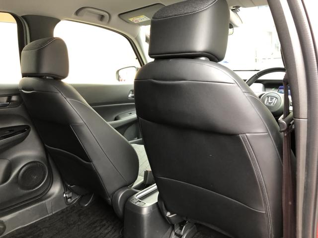 �y���ȃV�[�g�z�V�[�g�㑤�ɕ֗��Ȏ��[�|�P�b�g������܂��B