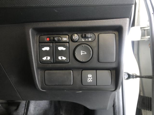 �y�����d���X���C�h�h�A�z�����R����^�]�Ȃ̃X�C�b�`����̂ق��A�h�A�n���h�����������������Ń��A�h�A�������J���܂���