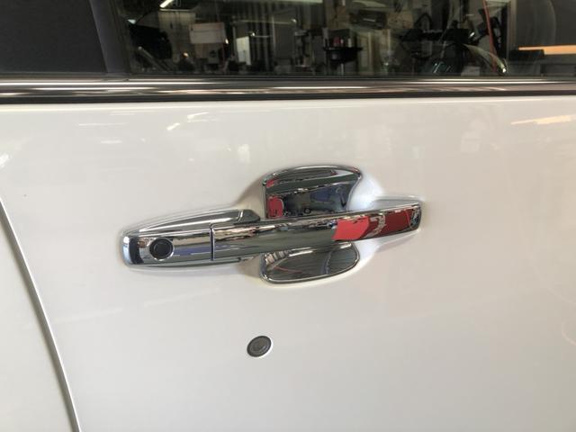 �y�h�A�n���h���z�g���������X�}�[�g�L�[���g�т��A���b�N�{�^���A�h�A�n���h���𑀍삷�邱�ƂŎ{����������ł��܂��B