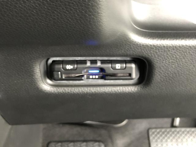 フリード エアー　試乗車アップ　純正ディスプレイオーディオ　ＥＴＣ　ドラレコ　両側電動ドア　車線逸脱警報装置　エコモード　スマ－トキ－　左右電動スライドドア　ワンオ－ナ－　衝突軽減システム　パワーウィンドウ　展示車（7枚目）