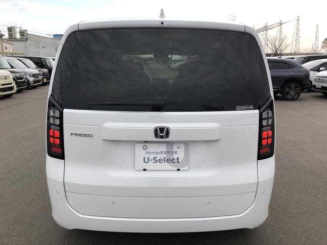 フリード エアー　試乗車アップ　純正ディスプレイオーディオ　ＥＴＣ　ドラレコ　両側電動ドア　車線逸脱警報装置　エコモード　スマ－トキ－　左右電動スライドドア　ワンオ－ナ－　衝突軽減システム　パワーウィンドウ　展示車（35枚目）