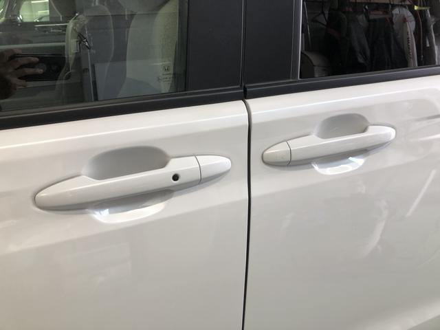 フリード エアー　試乗車アップ　純正ディスプレイオーディオ　ＥＴＣ　ドラレコ　両側電動ドア　車線逸脱警報装置　エコモード　スマ－トキ－　左右電動スライドドア　ワンオ－ナ－　衝突軽減システム　パワーウィンドウ　展示車（41枚目）