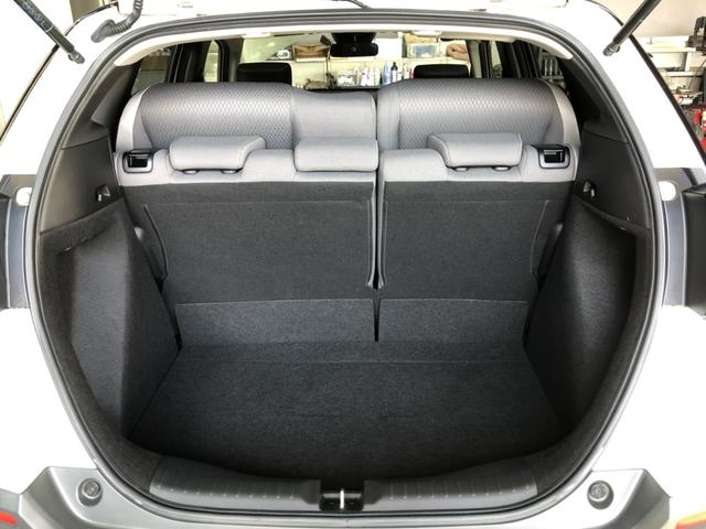 フィット クロスター　純正ナビ　ＥＴＣ　ＬＥＤ　アルミホイール　ワンオーナー　禁煙車　ＡＣＣ　レーンキープ　ＵＳＢ接続　バックモニター　前後ソナー　ＤＶＤ　カーテンエアバック　衝突被害軽減装置　横滑り防止装置　Ａストップ（22枚目）