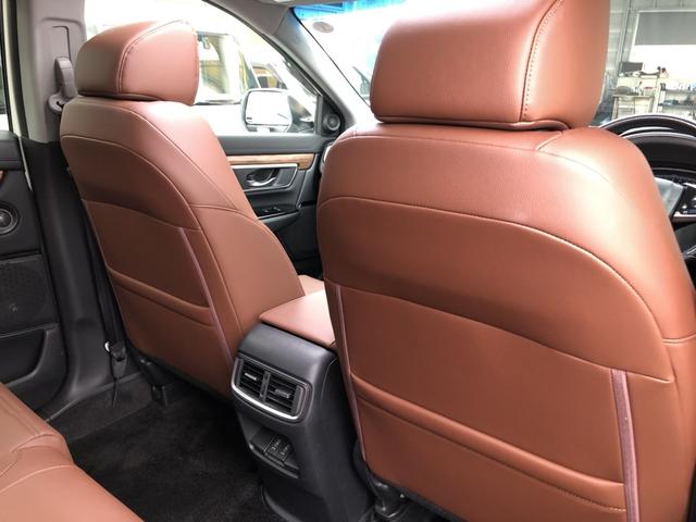 �y���ȃV�[�g�z�V�[�g�㑤�ɕ֗��Ȏ��[�|�P�b�g������܂��B