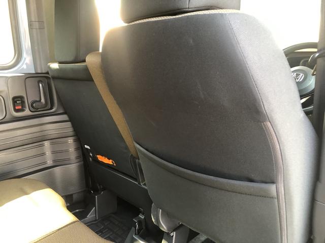 �y���ȃV�[�g�z�V�[�g�㑤�ɕ֗��Ȏ��[�|�P�b�g������܂��B