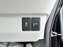 ベースグレード　届出済未使用車　片側電動ドア　ＬＥＤ　シートヒーター　軽減ブレーキ　イモビ　スマートキ　サイドエアバック　キーフリーシステム　パワーウインドウ　ＥＳＣ　エアコン　ベンチシート　Ｗエアバック　ＡＢＳ（33枚目）