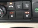 ベースグレード　試乗車アップ　純正ディスプレイオーディオ　ＥＴＣ　ドラレコ　両側電動ドア　衝突軽減システム　スマートキ－　禁煙　カーテンエアバック　イモビライザー　ＥＣＯモード　横滑り防止　オートクルーズ　キーフリー（13枚目）