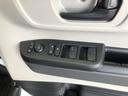 【窓操作部分】運転席のスイッチでは、すべてのウィンドーの開閉操作を行うことができます。