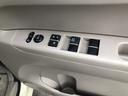 【窓操作部分】運転席のスイッチでは、すべてのウィンドーの開閉操作を行うことができます。