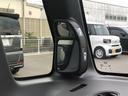 【ピタ駐ミラー】運転席に座った状態で死角になりやすい左側やクルマの後ろの様子まで確認でき、幅寄せや縦列駐車、車庫入れの際に役立ちます。