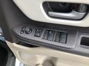 【窓操作部分】運転席のスイッチでは、すべてのウィンドーの開閉操作を行うことができます。