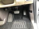 【運転席】アクセル、ブレーキはこのようになっております。