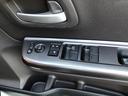 【窓操作部分】運転席のスイッチでは、すべてのウィンドーの開閉操作を行うことができます。