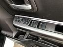 【窓操作部分】運転席のスイッチでは、すべてのウィンドーの開閉操作を行うことができます。