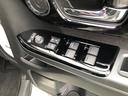 【窓操作部分】運転席のスイッチでは、すべてのウィンドーの開閉操作を行うことができます。