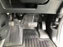 【運転席】アクセル、ブレーキはこのようになっております。