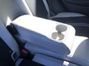 【後席アームレスト】真ん中の席はアームレストにもなります!